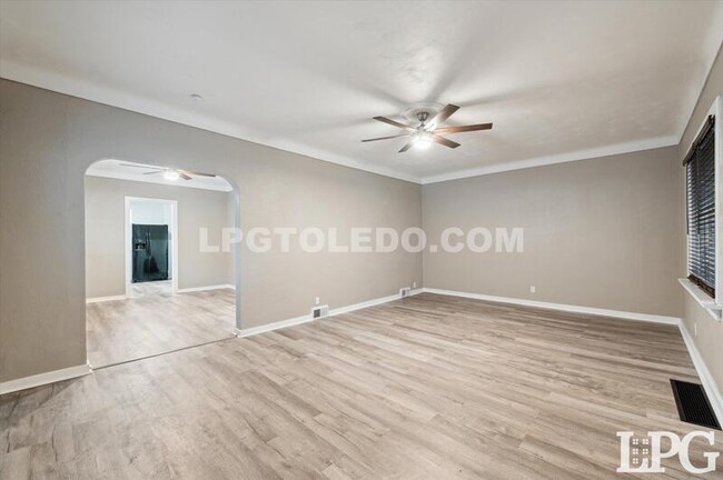 Building Photo - 533 Raymer Blvd