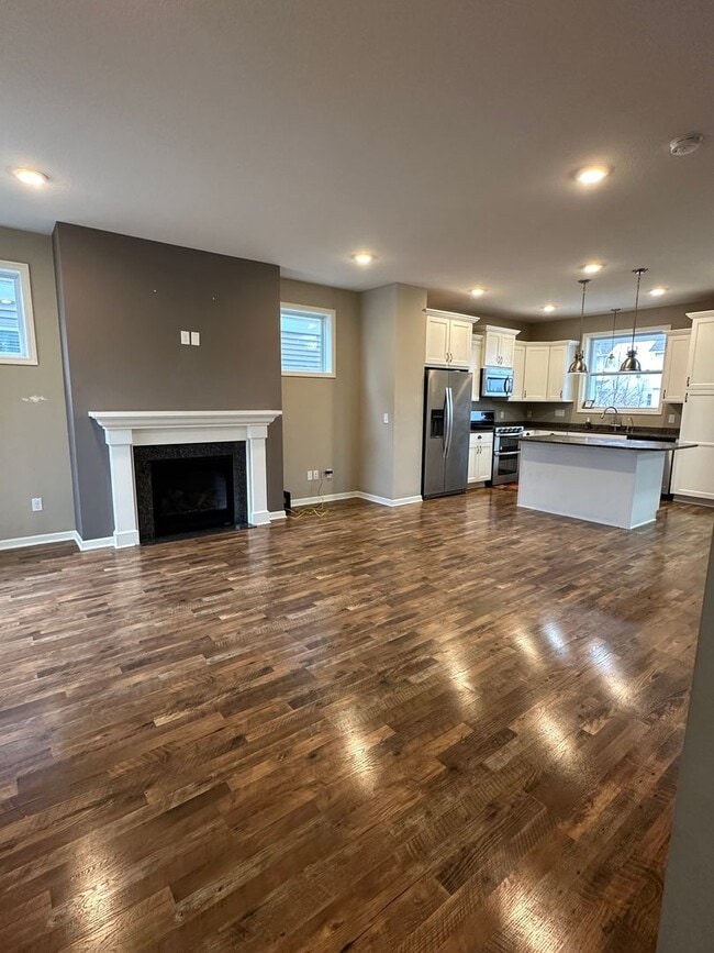 Building Photo - Beautiful 3 bed 3 bath home in the heart of Eden prairie!