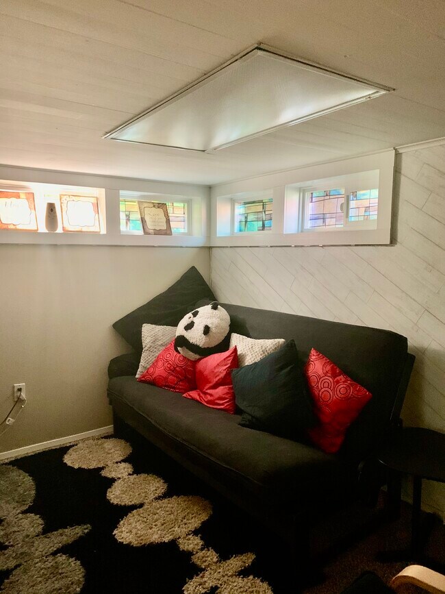 Building Photo - 110 NE 40th St