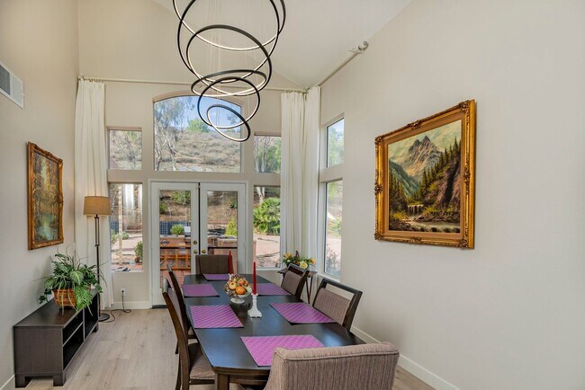 Building Photo - Fully Furnished! Prestige Luxury Single 5b...