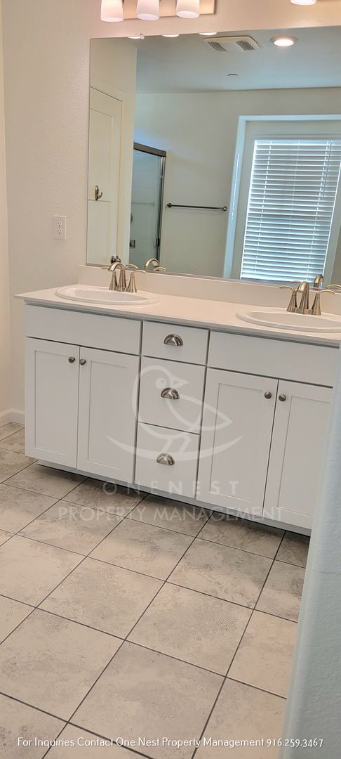 Building Photo - Gorgeous 4 bedroom 3 bath Rocklin Home