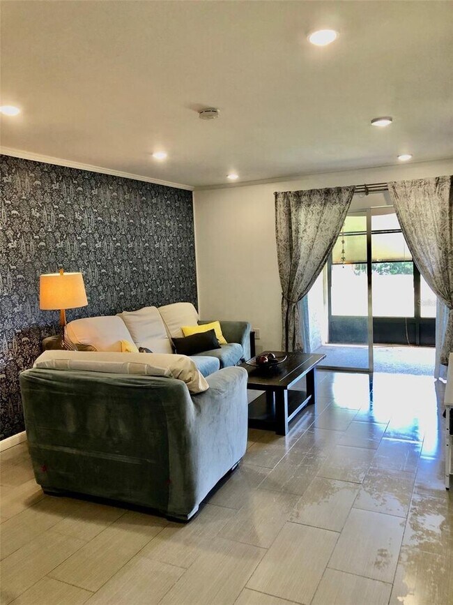 Building Photo - Furnished Annual - Close to Venice Beach!