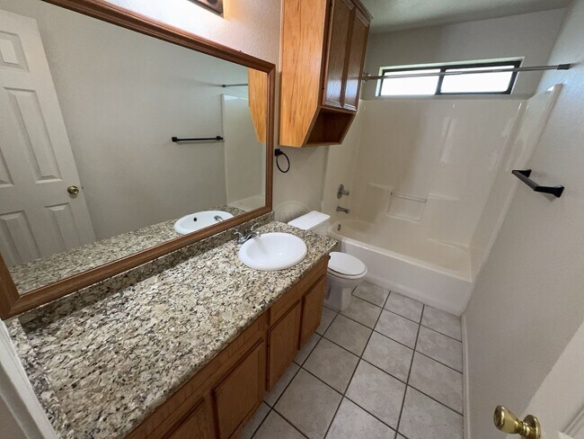 Building Photo - 914 McDaniel Cir