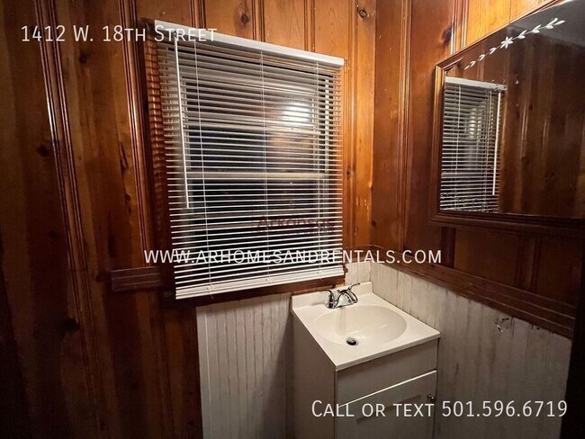 Building Photo - 1412 W 18th St