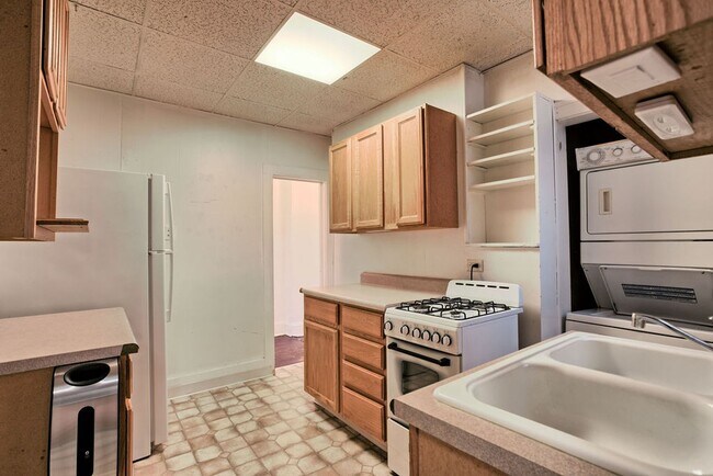 Building Photo - 205 N Sherwood St