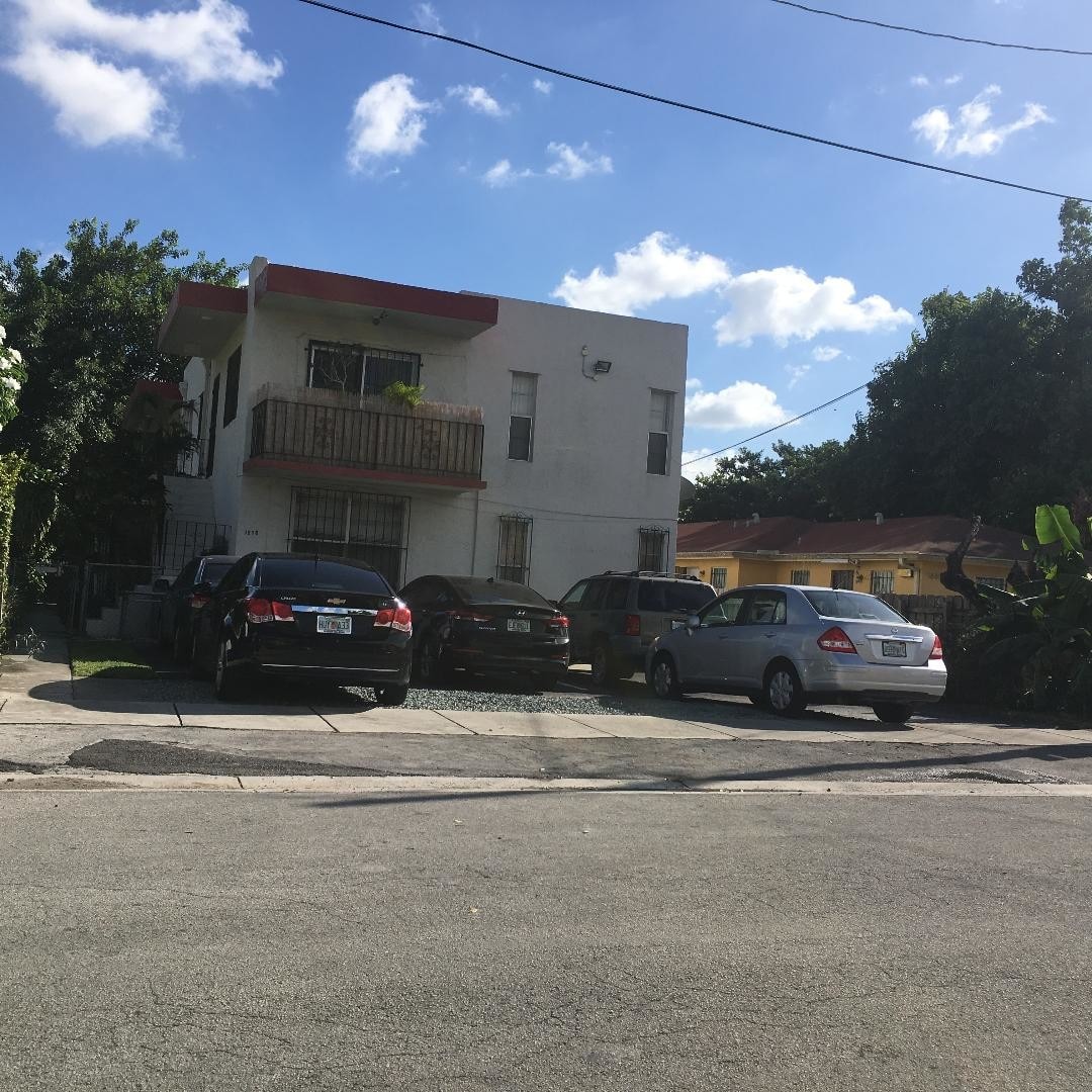 Building - 6 units - 1878 NW 24th St