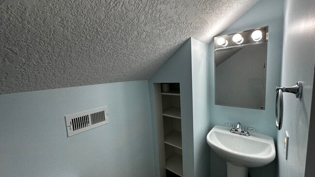 Building Photo - 14214 White Horse Ct