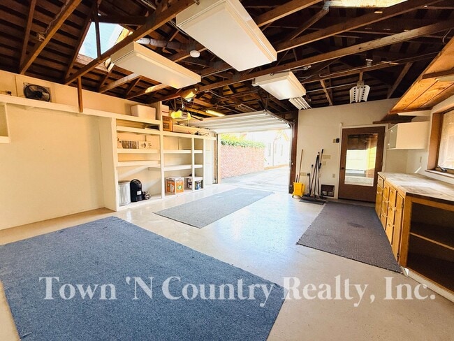 Building Photo - Charming 2BR/1BA Home in Maple Park – Full...