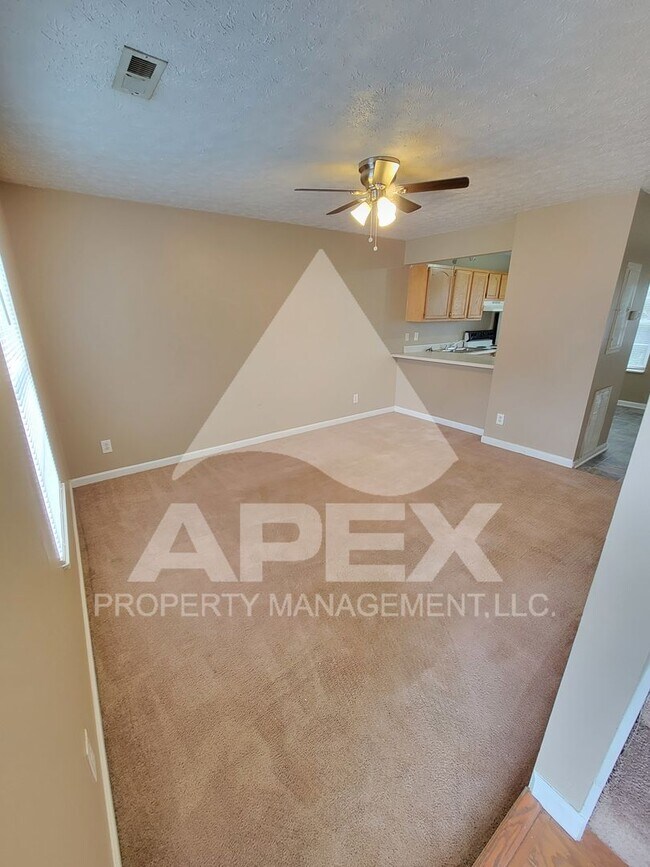 Building Photo - MOVE-IN SPECIAL,NO RENT TIL JUNE 1ST! - Nice 2 Bd | 1.5 Ba Townhouse in West Knox Condo Community!