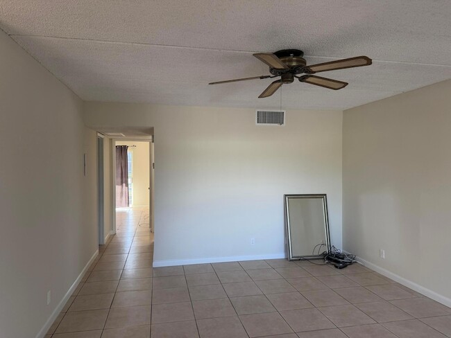 Building Photo - 500 Village Green Cir W