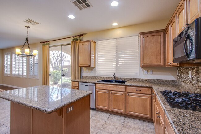 Building Photo - Beautiful 4 bedroom 3 bath plus loft home ...
