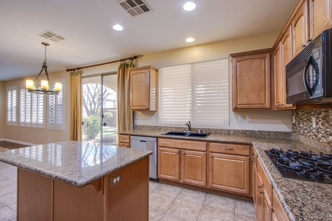 Building Photo - Beautiful 4 bedroom 3 bath plus loft home in the Vistas in Summerlin!