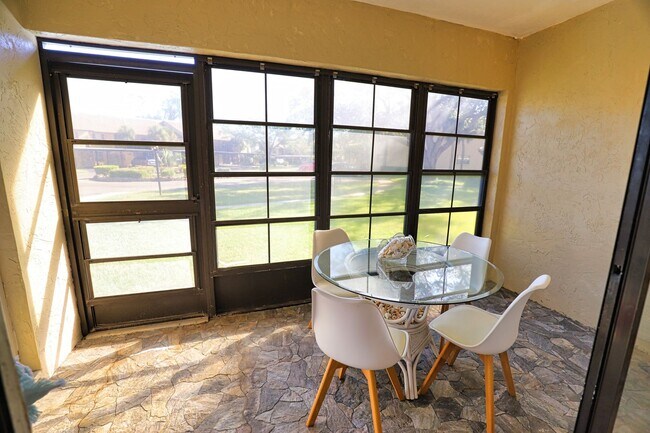 Building Photo - Seasonal Short-term 2-Bedroom 2-Bathroonm Condo located at Mission Lakes!