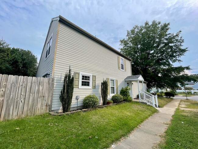 Building Photo - 3 bed, 2 bath home in Kempsville with upgr...