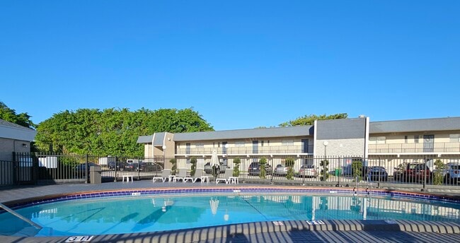 Building Photo - 8000 S Colony Cir