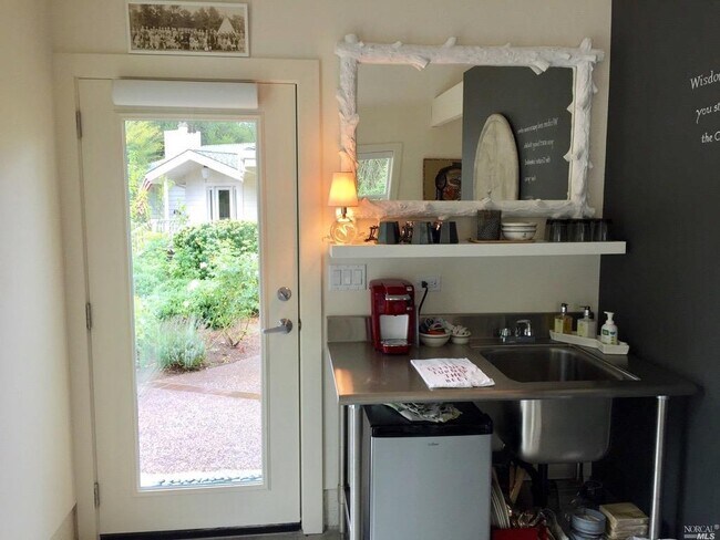 Building Photo - 419 Dry Creek Rd