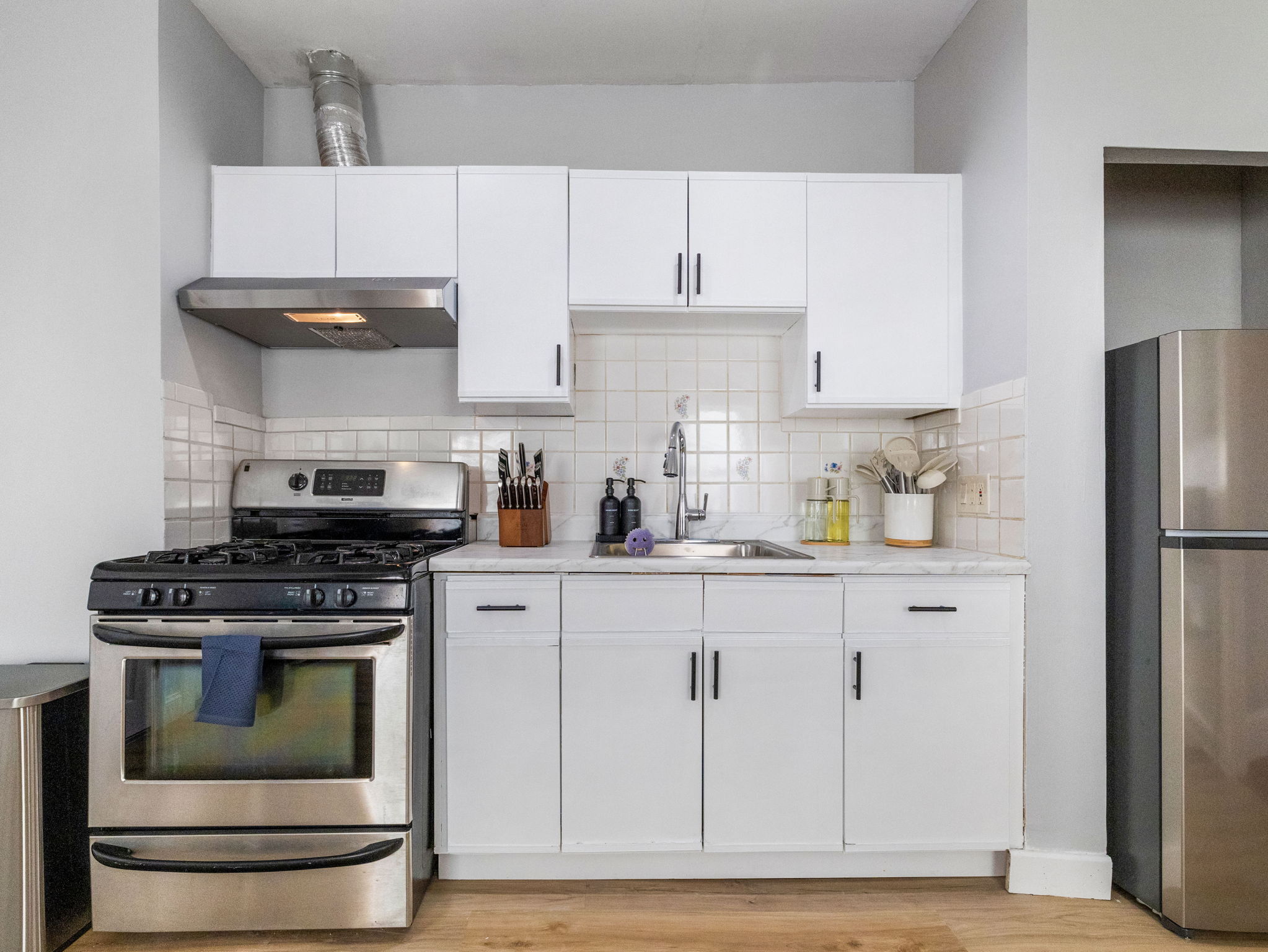 Building Photo - 168 School St