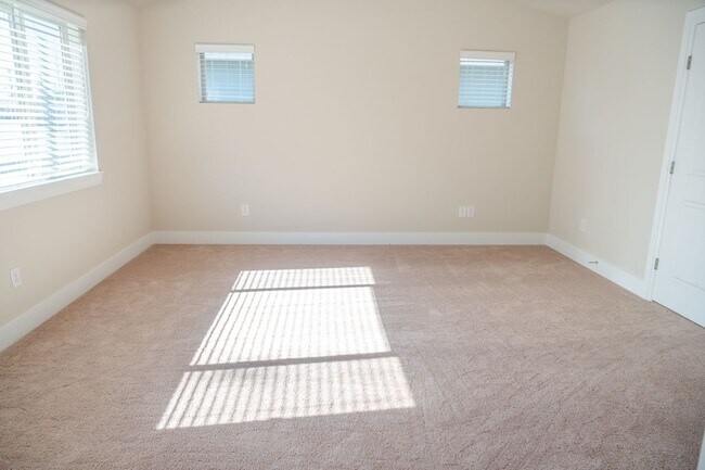 Building Photo - 3 Bedroom Home in Millcreek