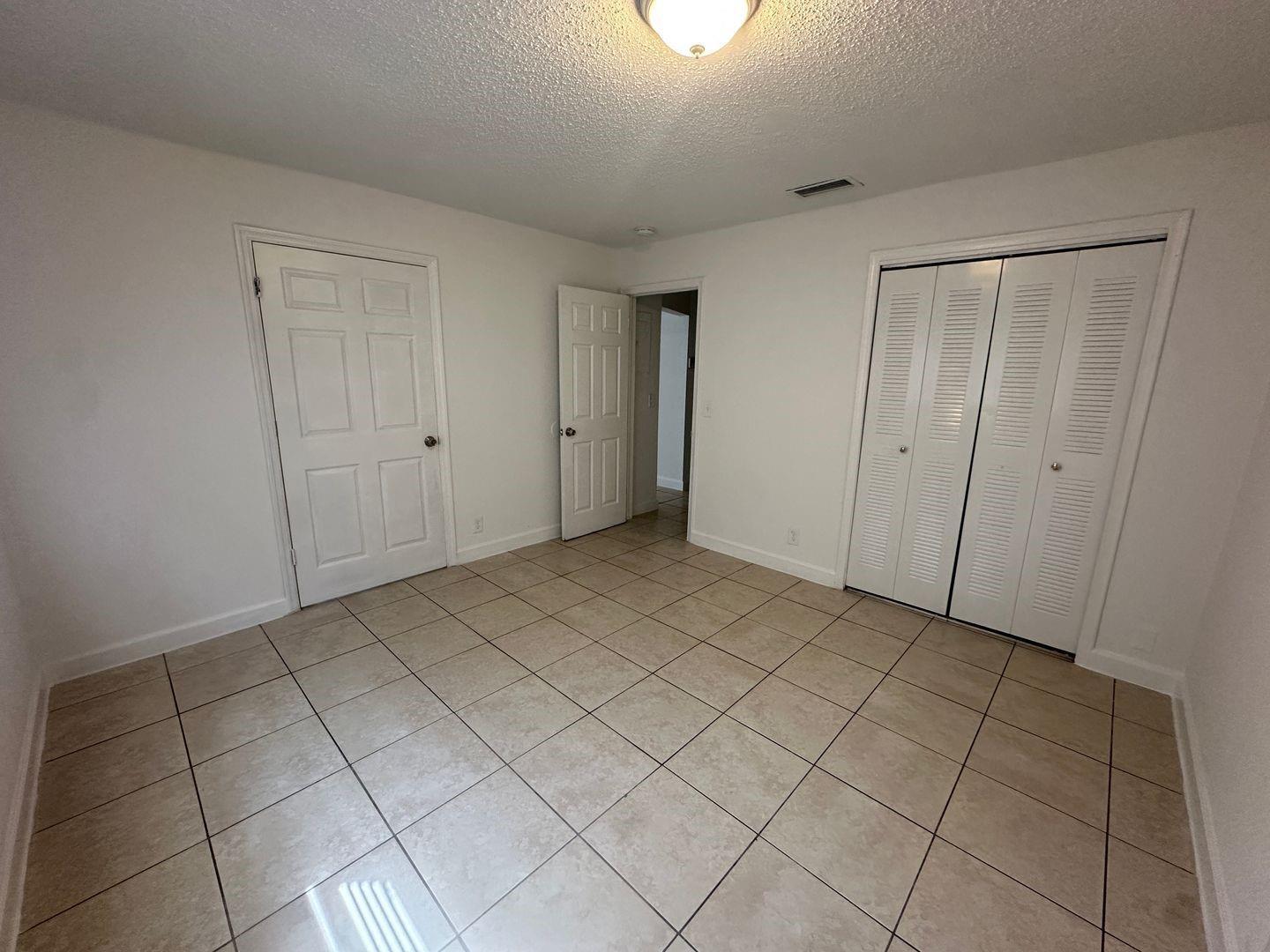Building Photo - 3408 Riverside Dr