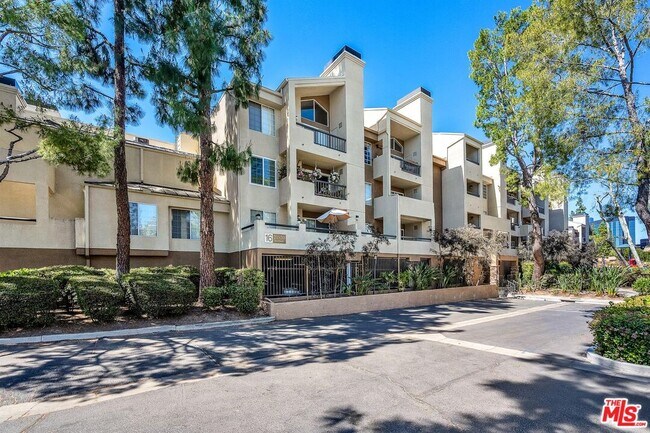 Building Photo - 21520 Burbank Blvd