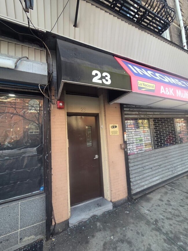 Building Photo - 23 Monroe St