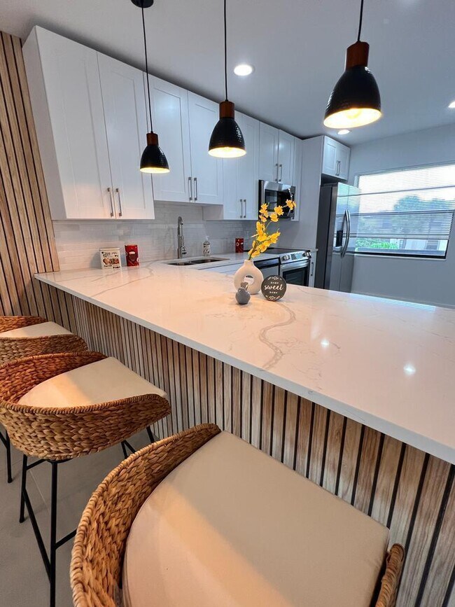 Building Photo - 7898 Eastlake Dr