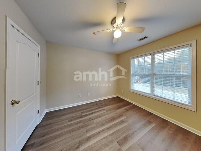 Building Photo - 1054 Falls Brooke Dr