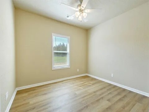 Building Photo - 142 Aspen Cir