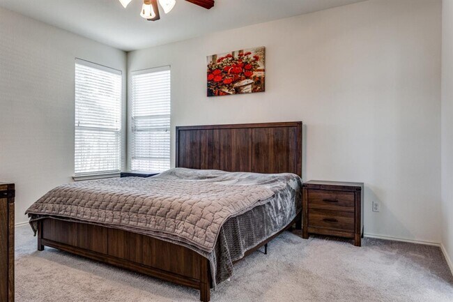 Building Photo - 10300 Laredo Dr