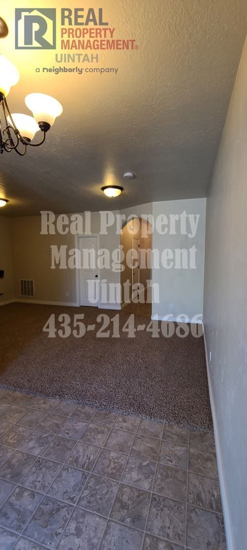 Building Photo - 3 bed 2.5 bath townhome in Fox Run