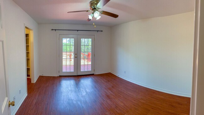 Building Photo - 6403 Lohman Ford Rd