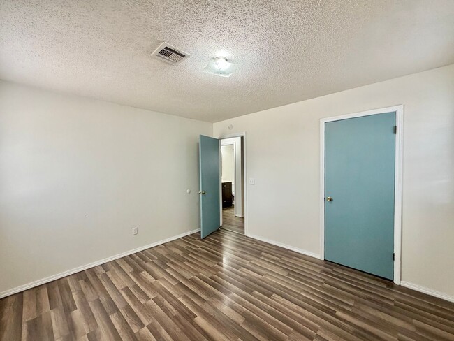 Building Photo - 1204 2nd Pl