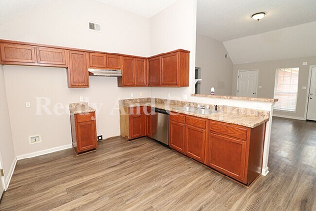 Building Photo - 8911 Little House Cove