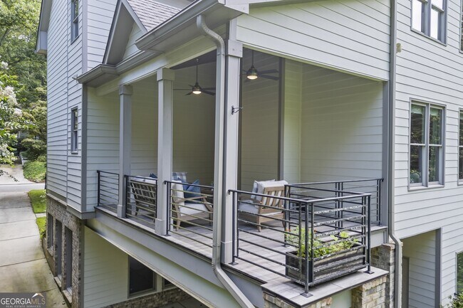 Building Photo - 1742 Helen Dr NE