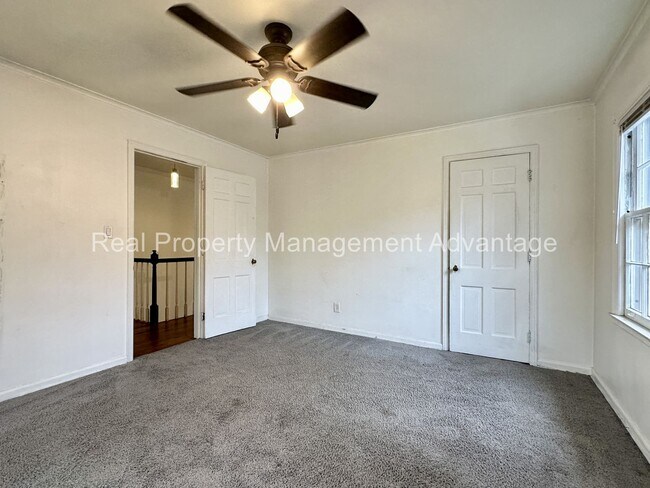 Building Photo - Charming Colonial-Style Home in the Desira...