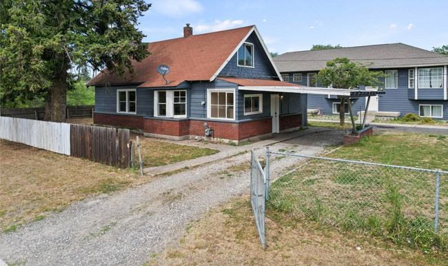 Building Photo - 3 Bedroom House Near SCC