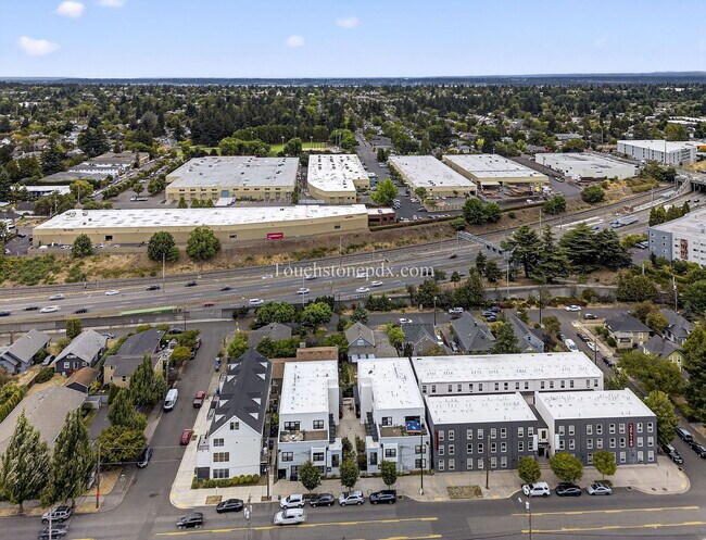 Building Photo - 5635 NE Glisan St