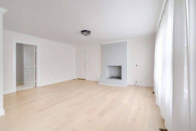 Building Photo - Chapel Hill Retreat: Spacious 4-Bedroom with Fenced-in Backyard