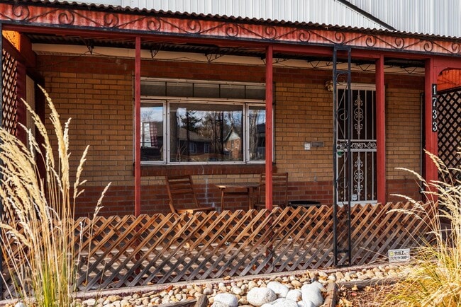 Building Photo - 1733 Lima St