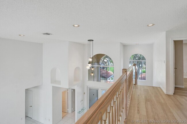 Building Photo - 11340 Lakeshore Dr
