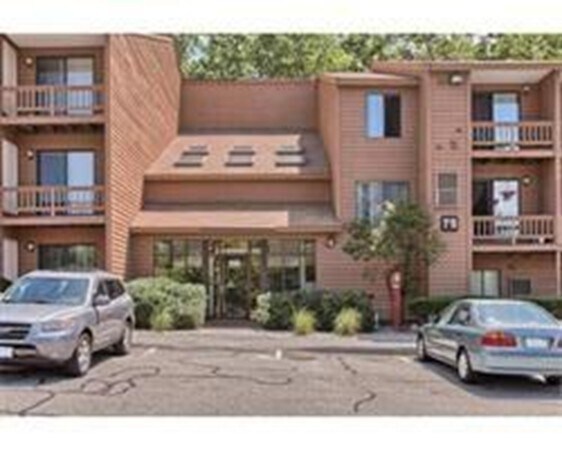 Primary Photo - 132 W Meadow Rd