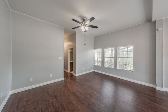 Building Photo - 401 S Anglin St