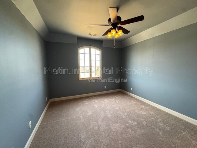 Building Photo - 1811 Traditions Way