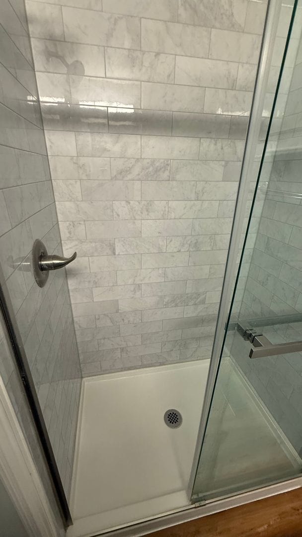 Building Photo - Well Maintained Top Floor 2 Bed/2 Bath Con...