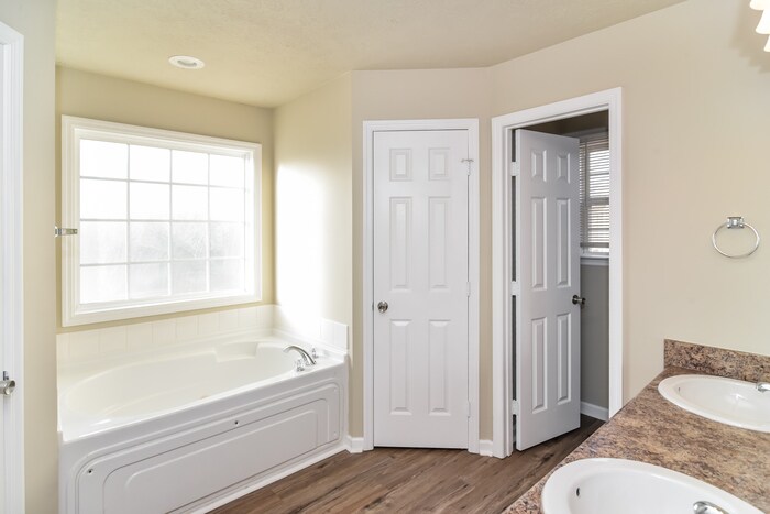 Building Photo - 237 Chestnut Oak Cir