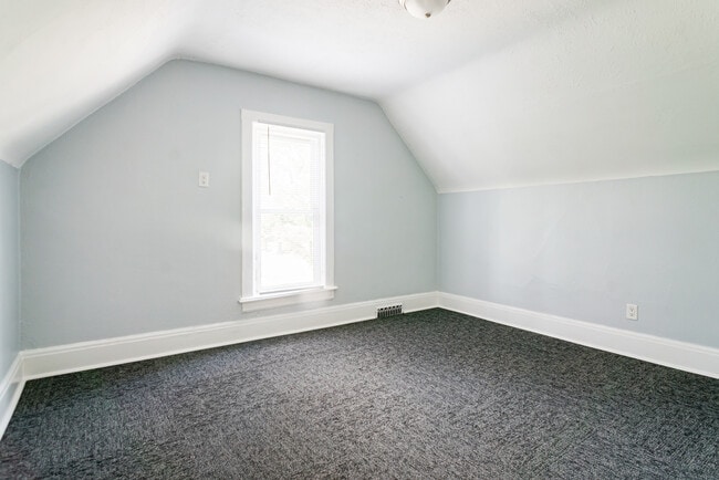 Building Photo - 3524 Pleasant St