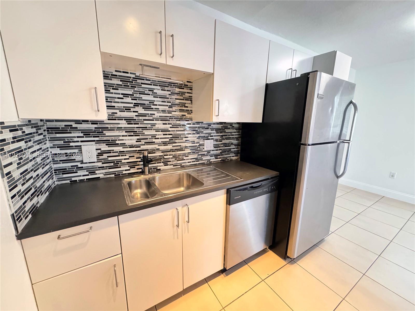 Building Photo - 1400 N 70th Way