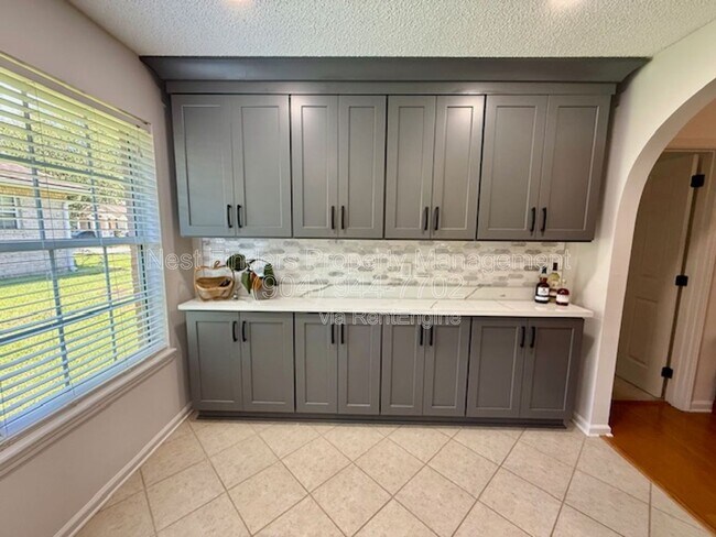 Building Photo - 5524 Hidden Ridge Dr