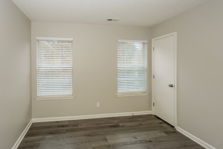 Building Photo - 2711 Clarencefield Dr