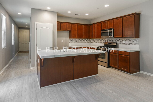 Building Photo - Questa Village: Spacious 3-Bedroom Retreat...